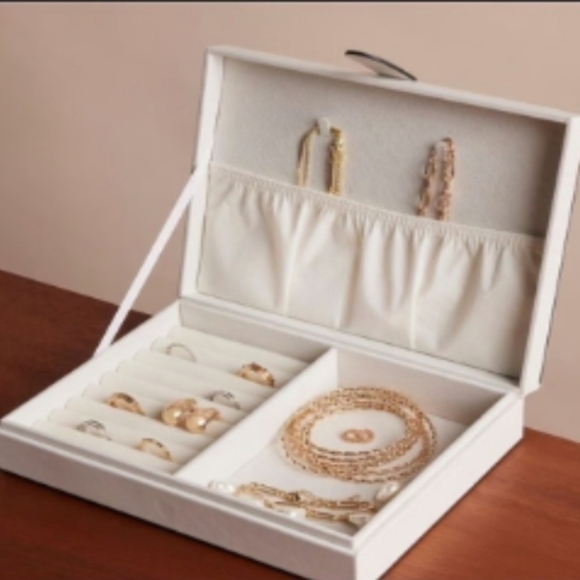 NWT Radley London offwhite vegan leather jewlery box 9.5" x 7" x 2" - Picture 2 of 4